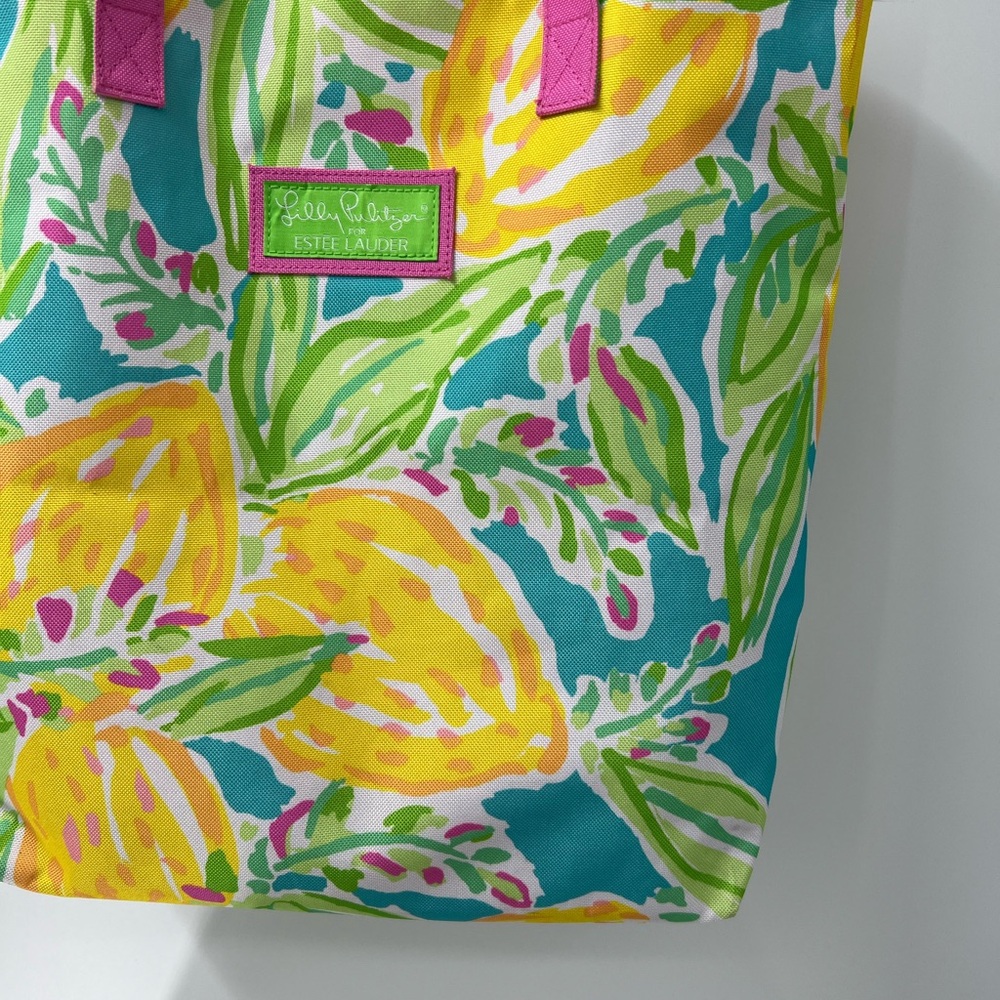Lilly Pulitzer X Estée Lauder - Picture 3 of 12